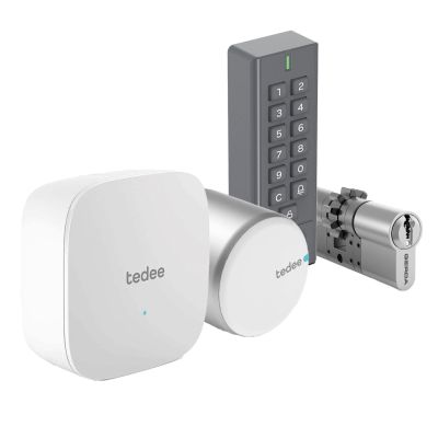 Inteligentny zamek GERDA Tedee PRO - srebrny, w zestawie z mostkiem, klawiaturą oraz wkładką SLR 30-61/37-68 mm zębatka (typ D) Inteligentny zamek GERDA Tedee PRO - srebrny, w zestawie z mostkiem, klawiaturą oraz wkładką SLR 30-61/37-68 mm zębatka (typ D)