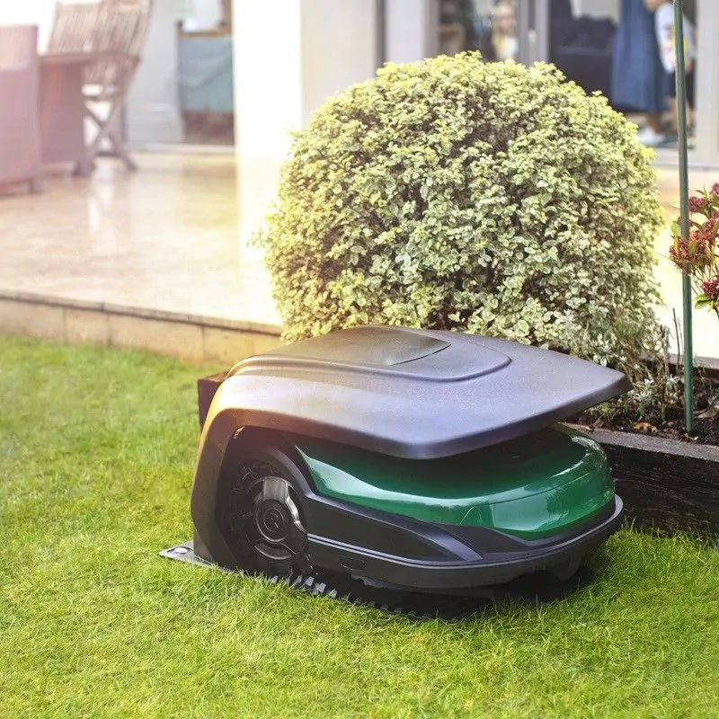 Robot ROBOMOVE RKS 800 - w zestawie z garażem ochronnym