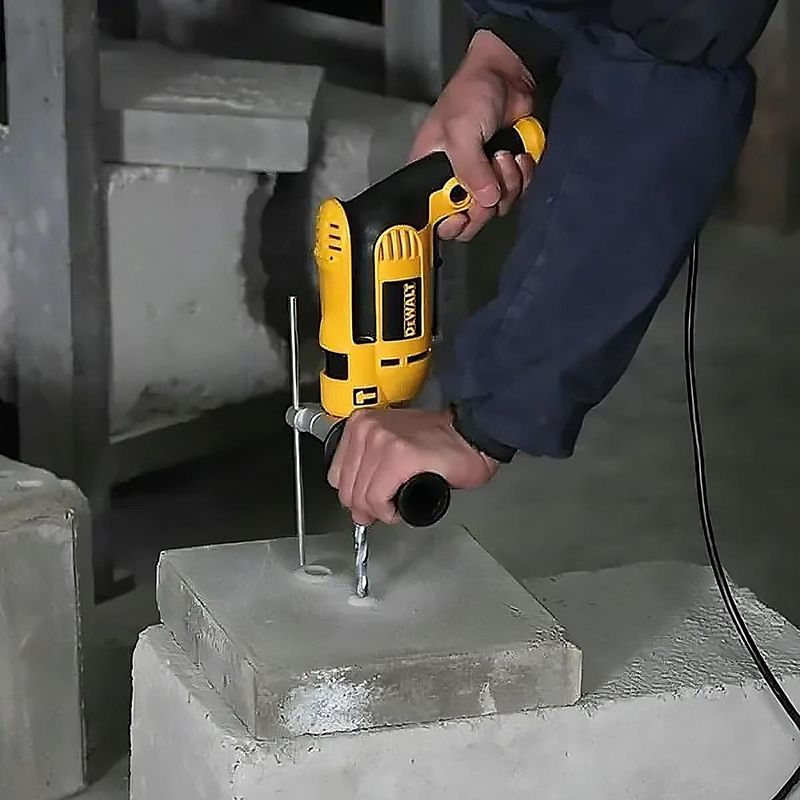 Wiertarka udarowa DeWalt -701 W, jednobiegowa
