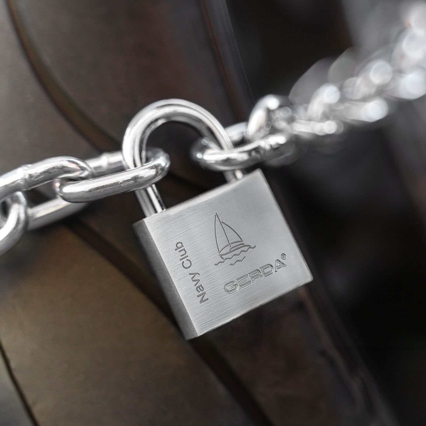 Kłódka pałąkowa chromowana z serii Gerda Navy Club KCNP 50 – nierdzewna, chrom błyszczący